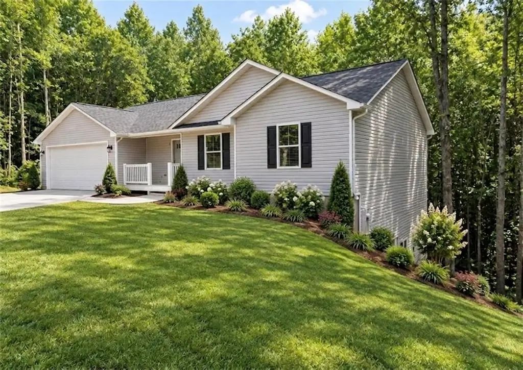 569 Day Star Lane, Mount Airy