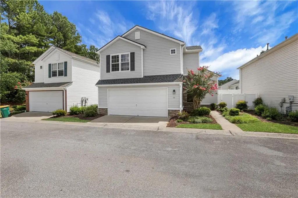 141 W Oaks Place, Woodstock