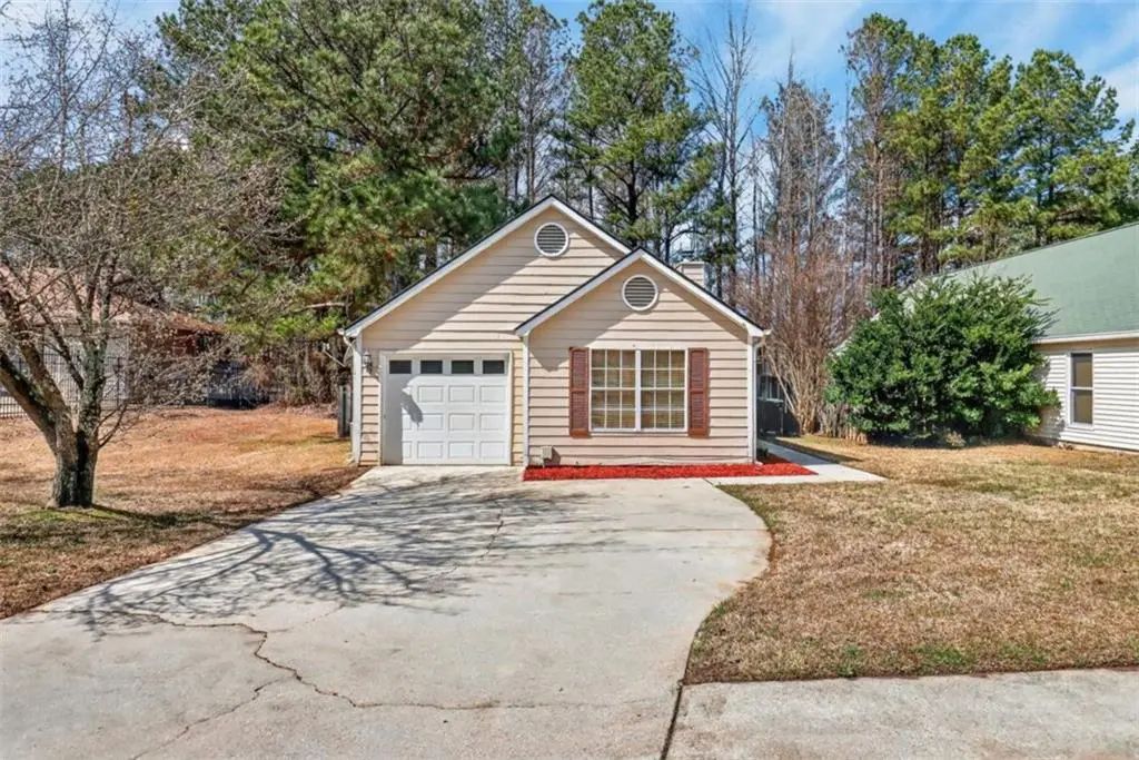 1493 Fall Creek Trace, Douglasville