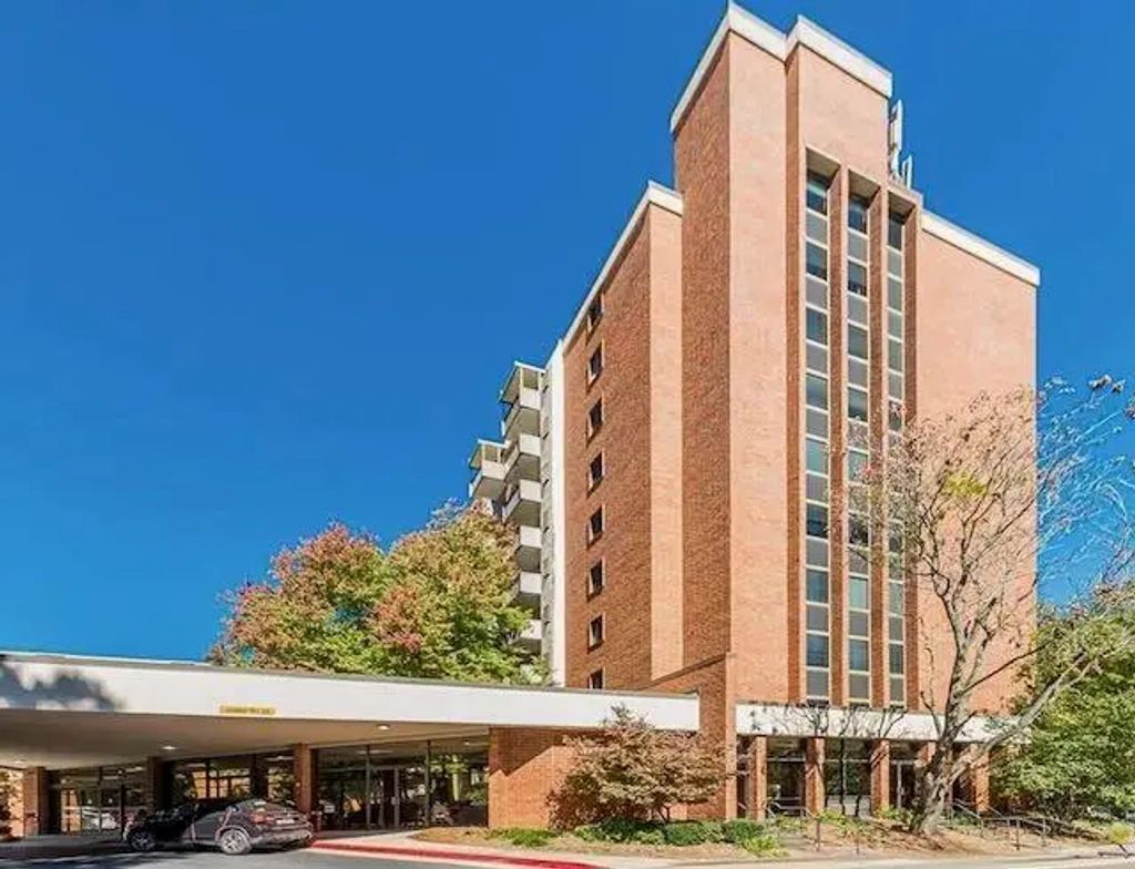 Unit B604 - 300 Johnson Ferry Road Ne, Sandy Springs