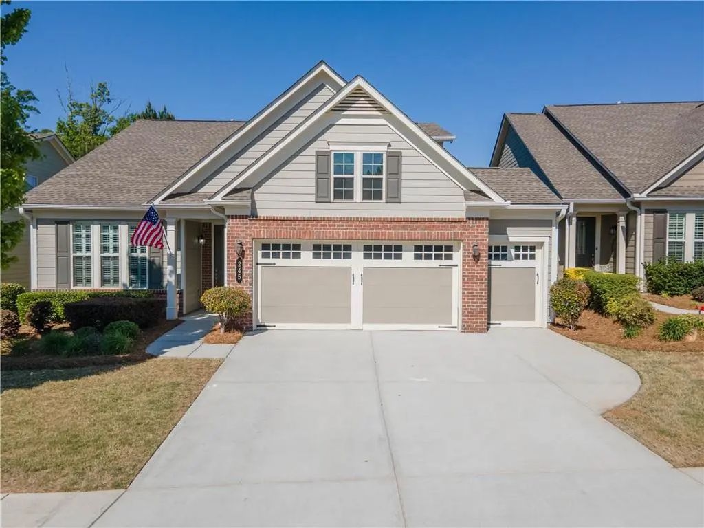 245 Spruce Pine Circle, Peachtree City