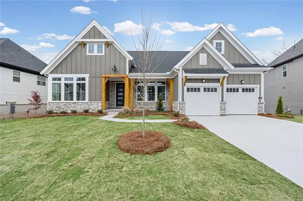 82 Clear Lake Parkway, Hoschton