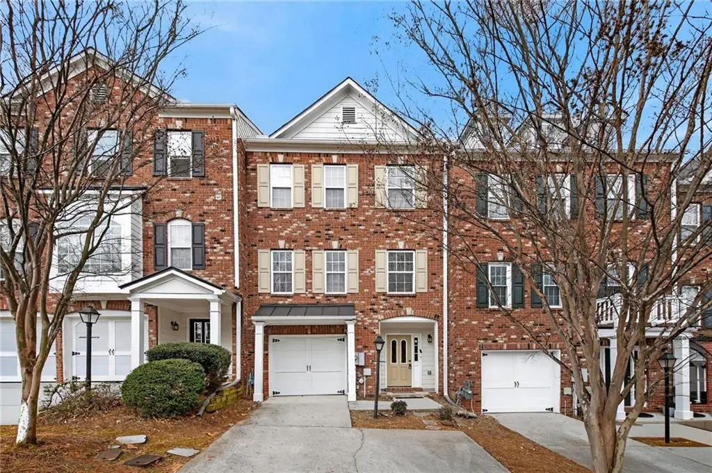 1186 Lake Point Way, Suwanee