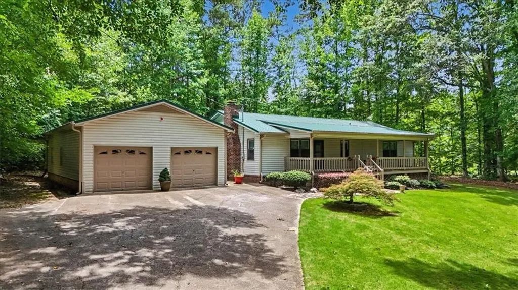 596 Morningside Dr, Hiram