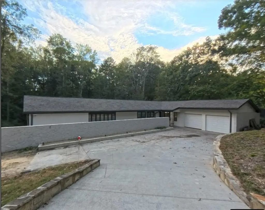 1351 Paces Forest Drive Nw, Atlanta