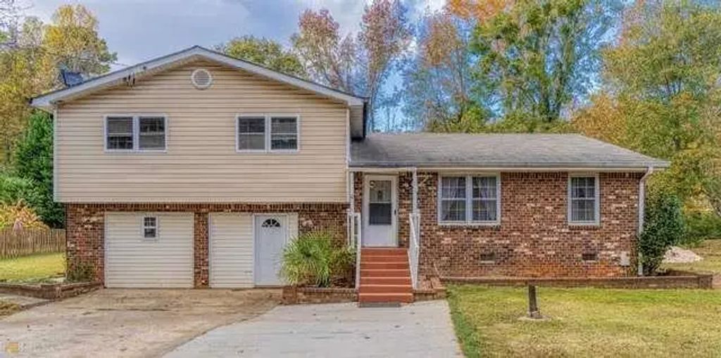 140 Creek Circle, Stockbridge