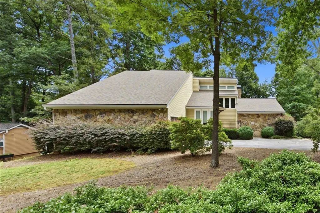 2990 Ascot Lane, Roswell