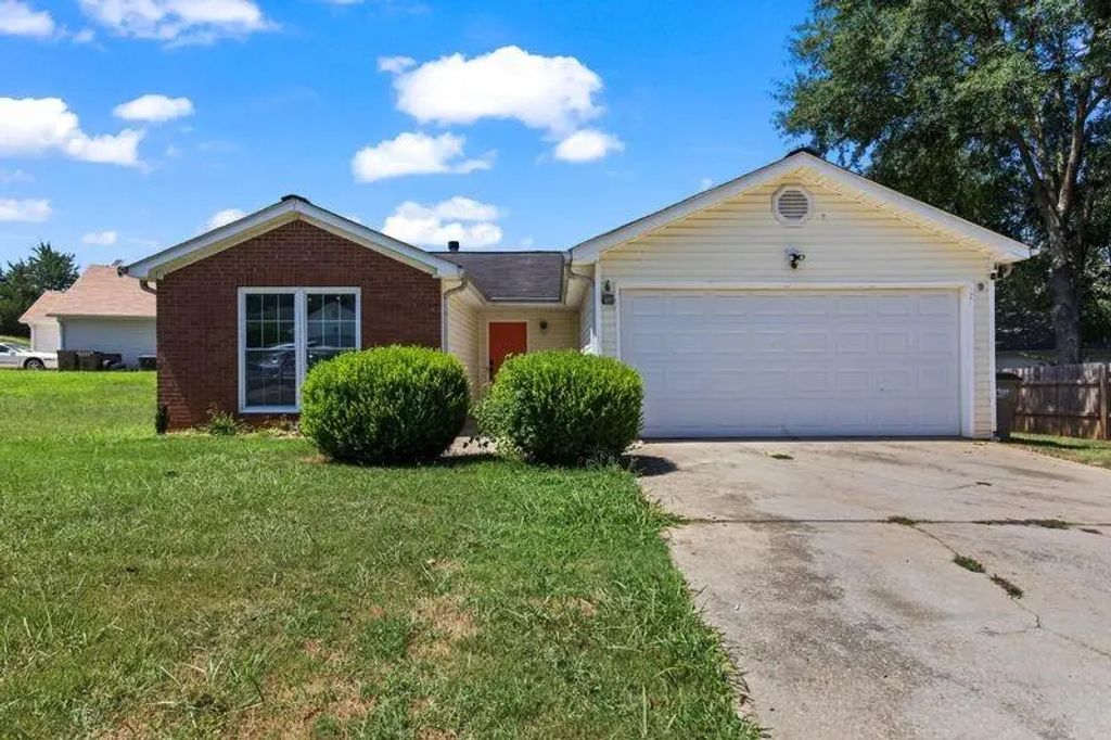 511 Lakecourt Drive, Mcdonough