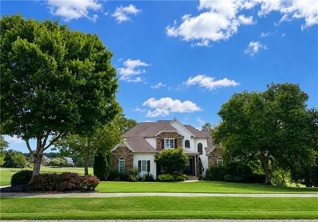 1040 Madison Lakes Parkway, Madison