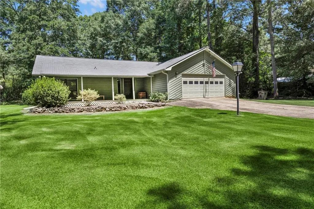 140 Hickory Drive, Stockbridge