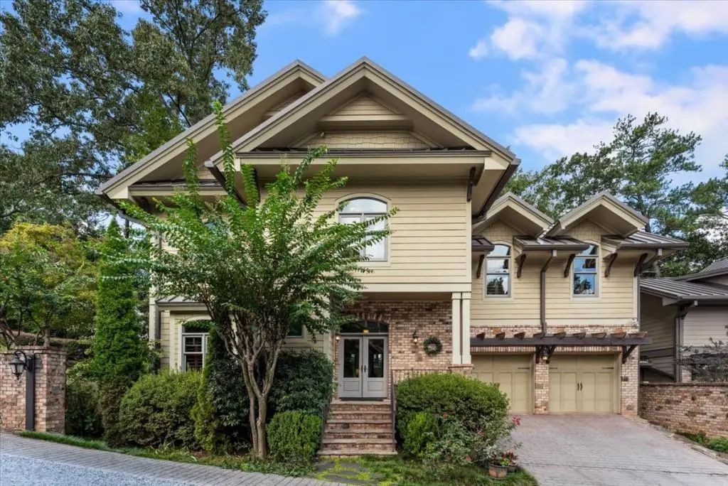 105 Weatherford Place, Roswell