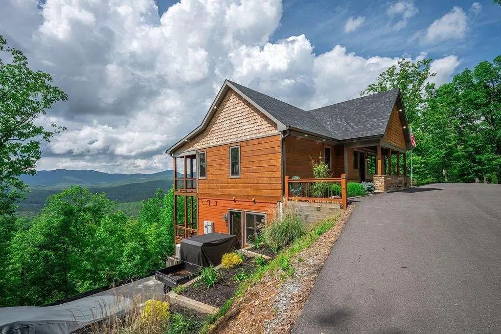 193 Pontoosuc Drive, Mineral Bluff