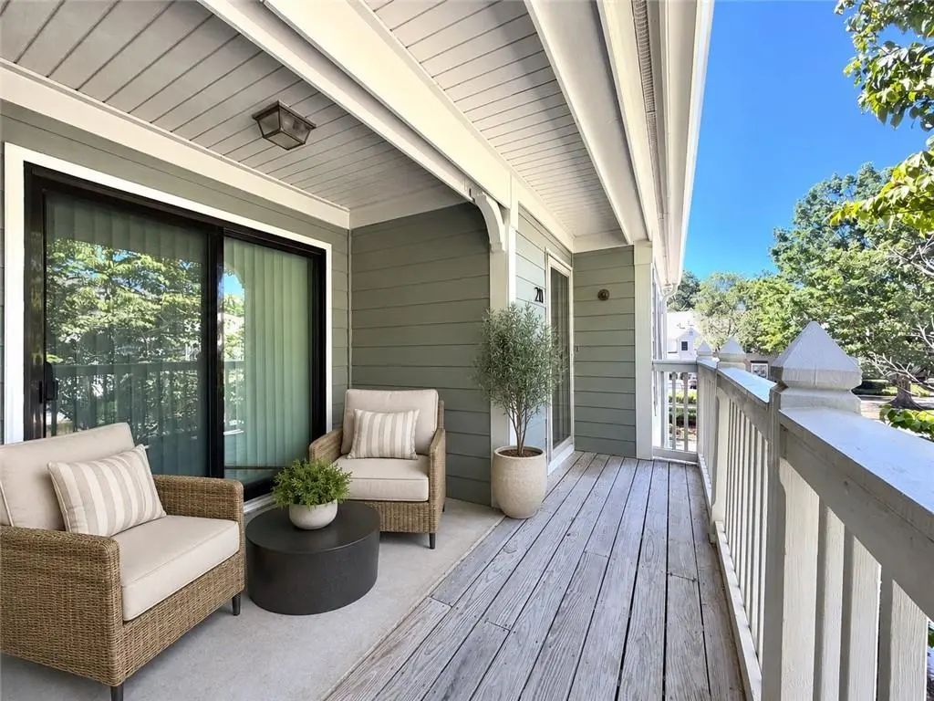 211 Abingdon Way, Sandy Springs