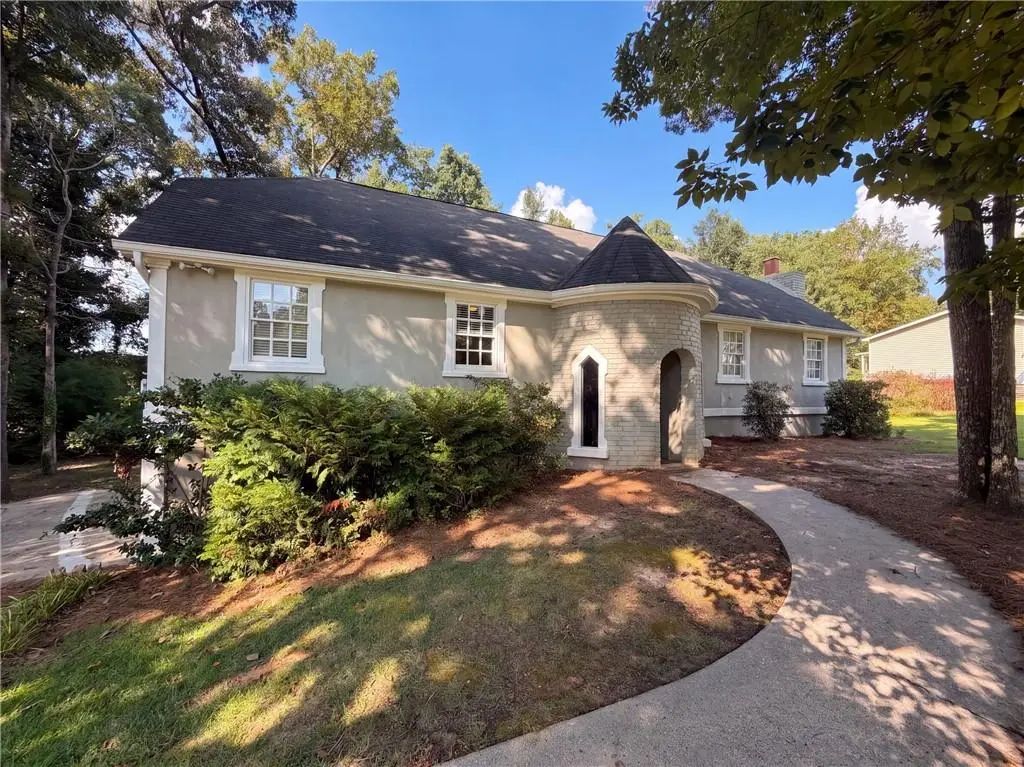 6257 N Summers Circle, Douglasville