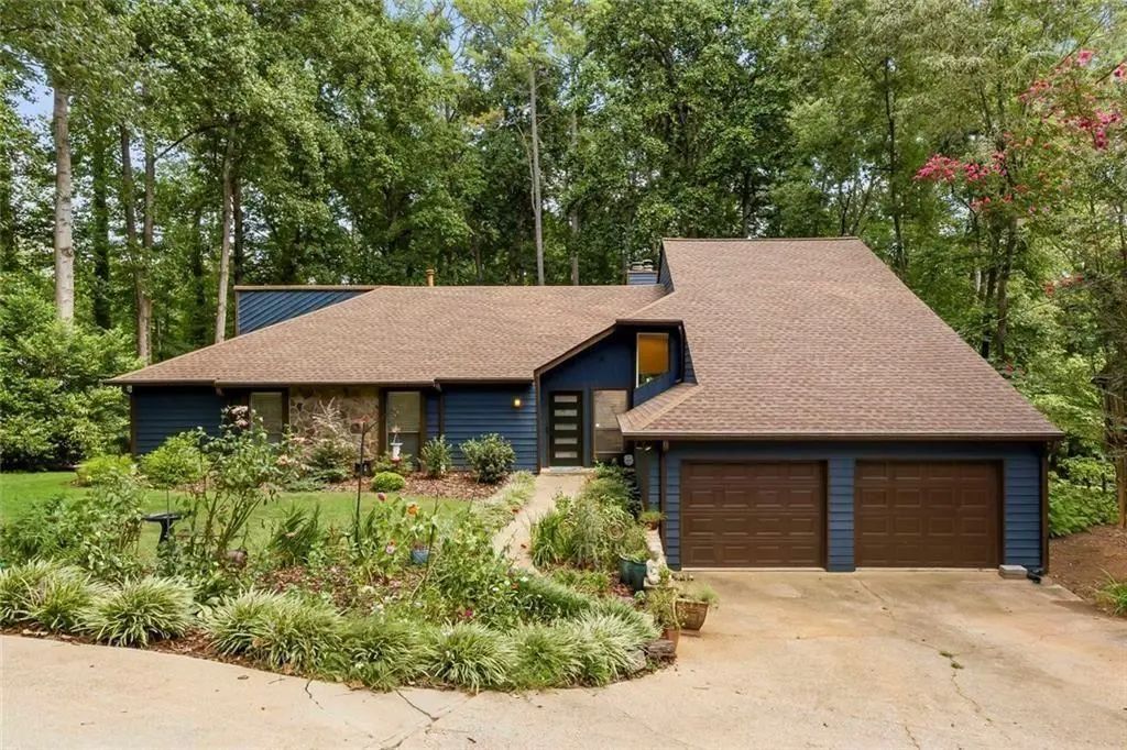 1115 Lake Drive, Roswell