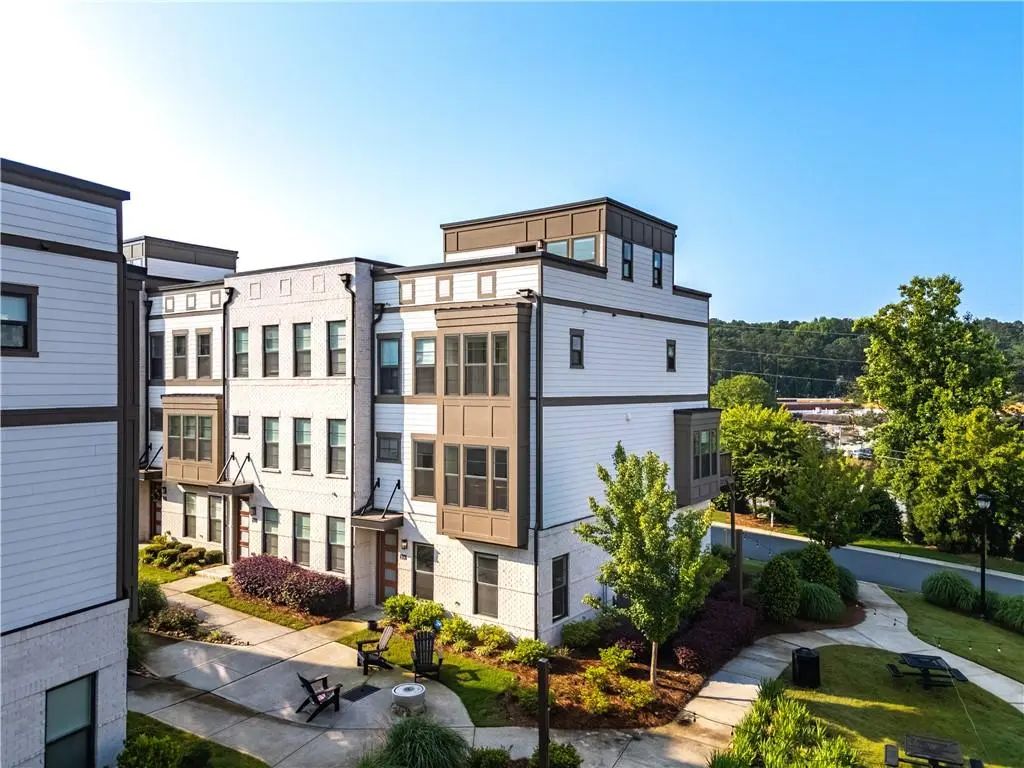 2076 Holtz Lane, Atlanta