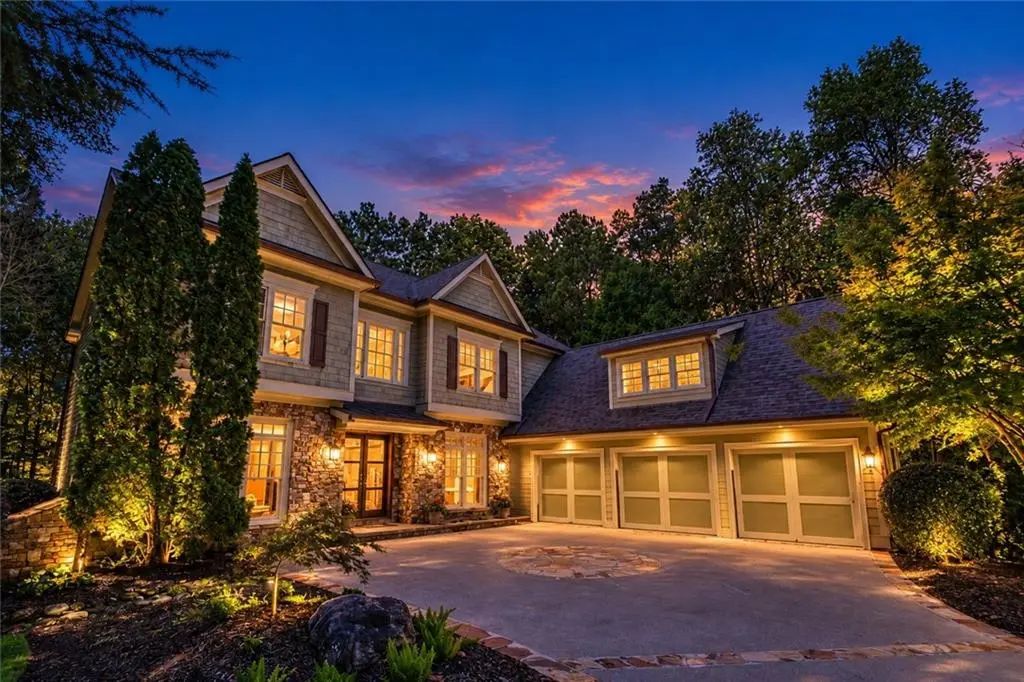 1695 Windsor Cove, Milton