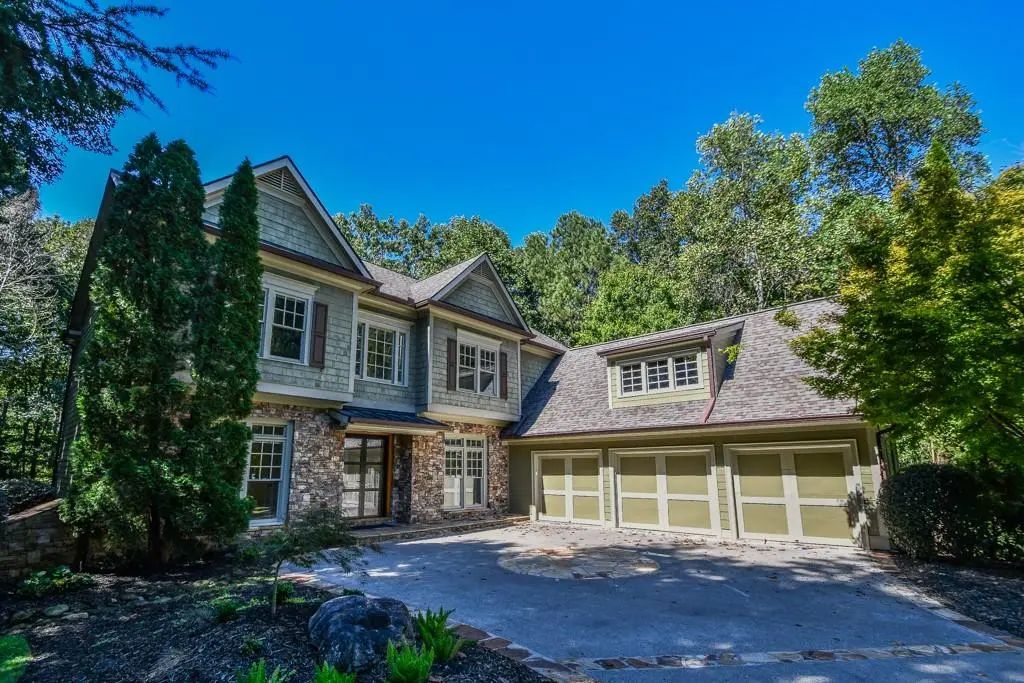 1695 Windsor Cove, Milton