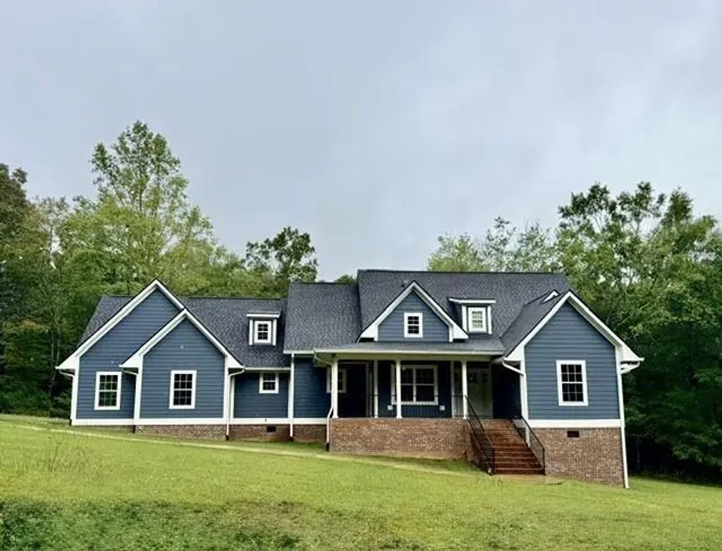 400 Lake View Circle, Summerville
