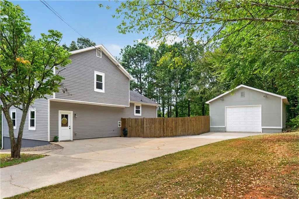 40 Red Top Circle, Emerson