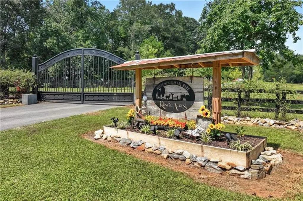 731 Borders Road, Commerce
