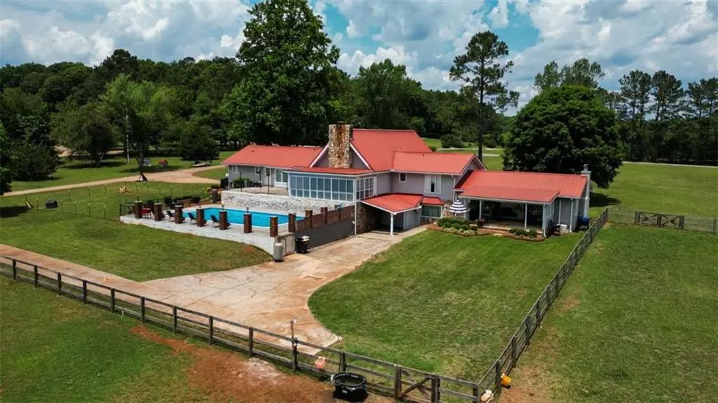335 Old Farm Road, Fayetteville