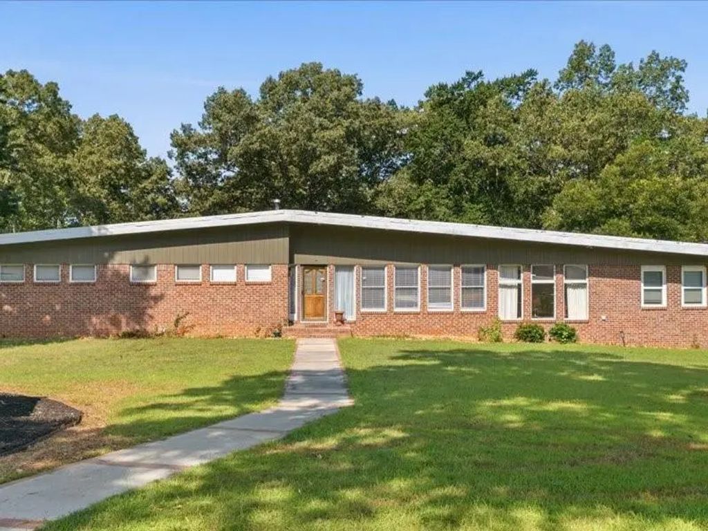 1960 County Road 102, Cedar Bluff