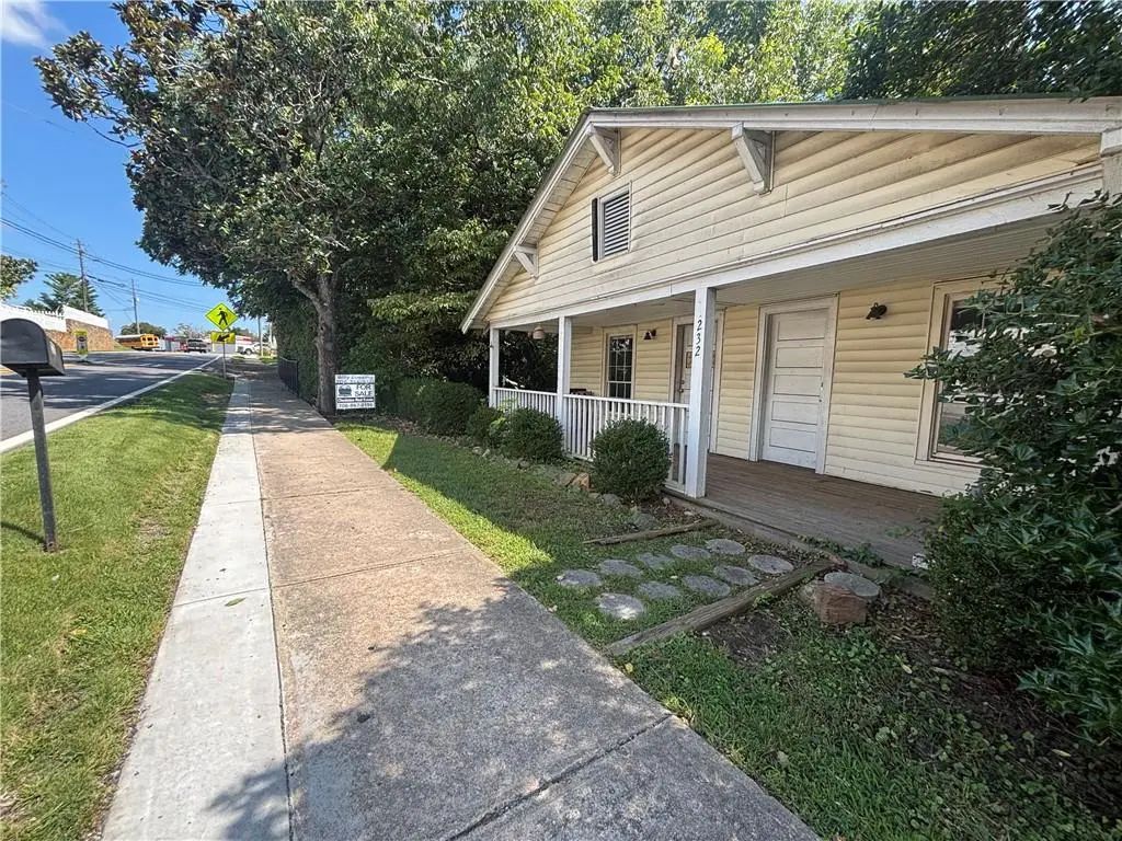 232 Main Street E, Dahlonega