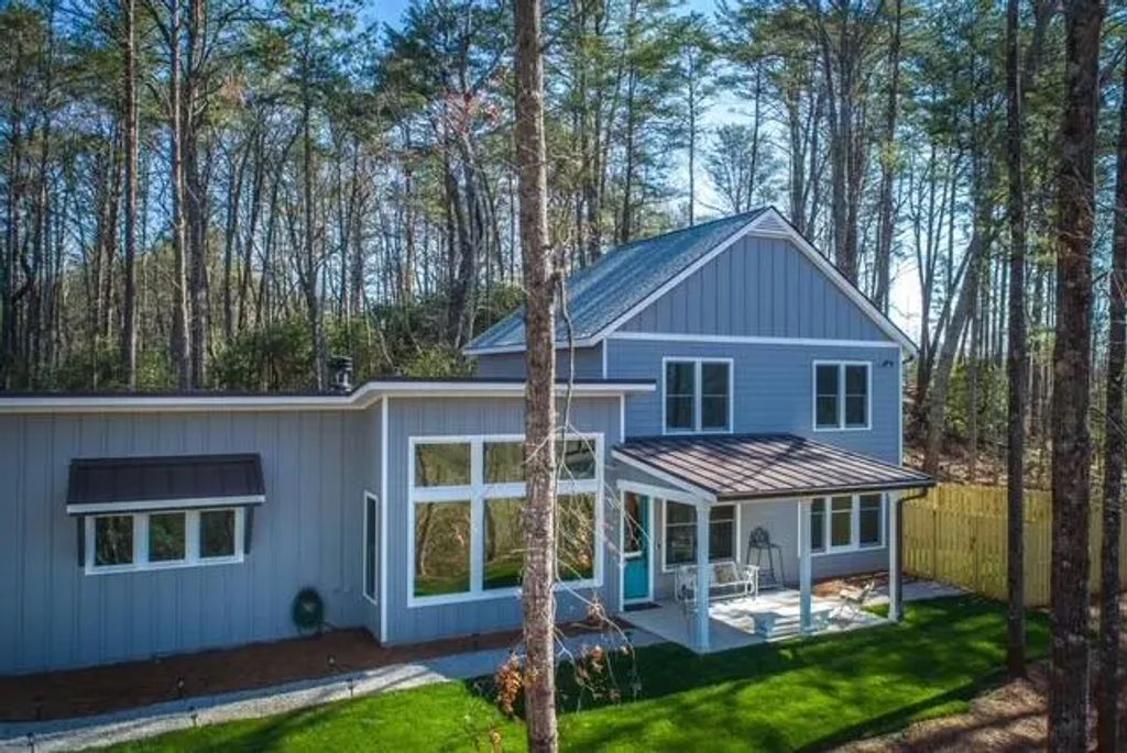 206 Celestial Circle, Clayton