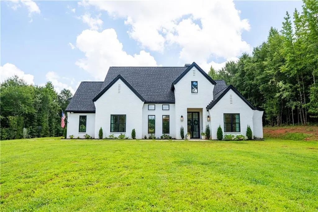 860 W Ridgeway Road, Maysville