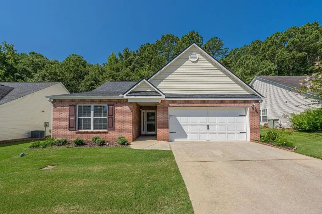 912 Village View Circle, Loganville