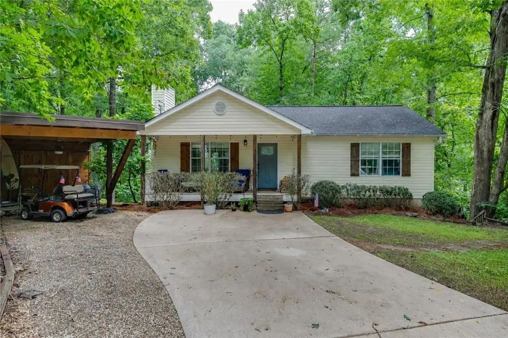 9420 Manor Lane, Gainesville