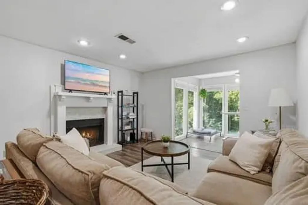 2698 Suwanee Way, Marietta