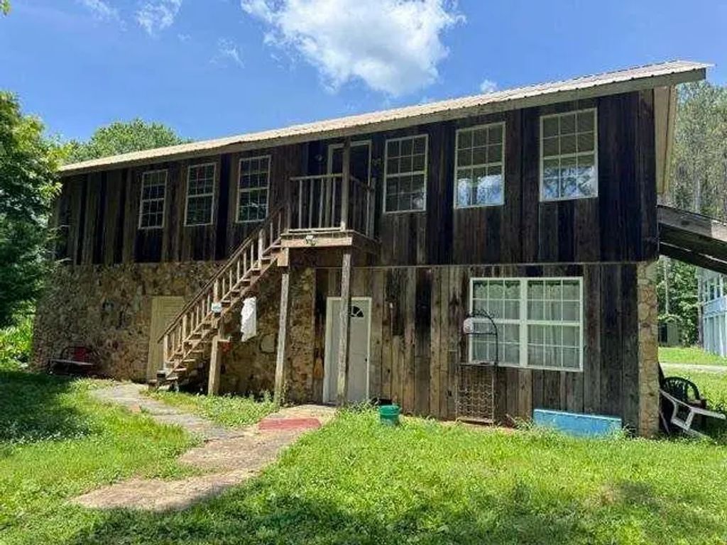 520 County Road 459, Centre
