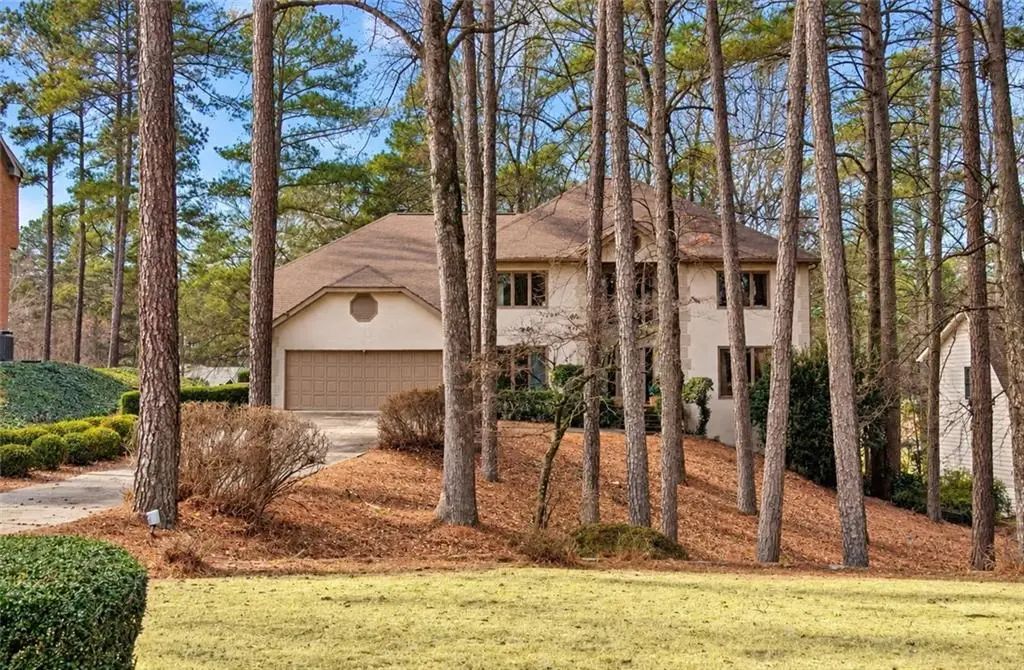 2225 Roxburgh Drive, Roswell