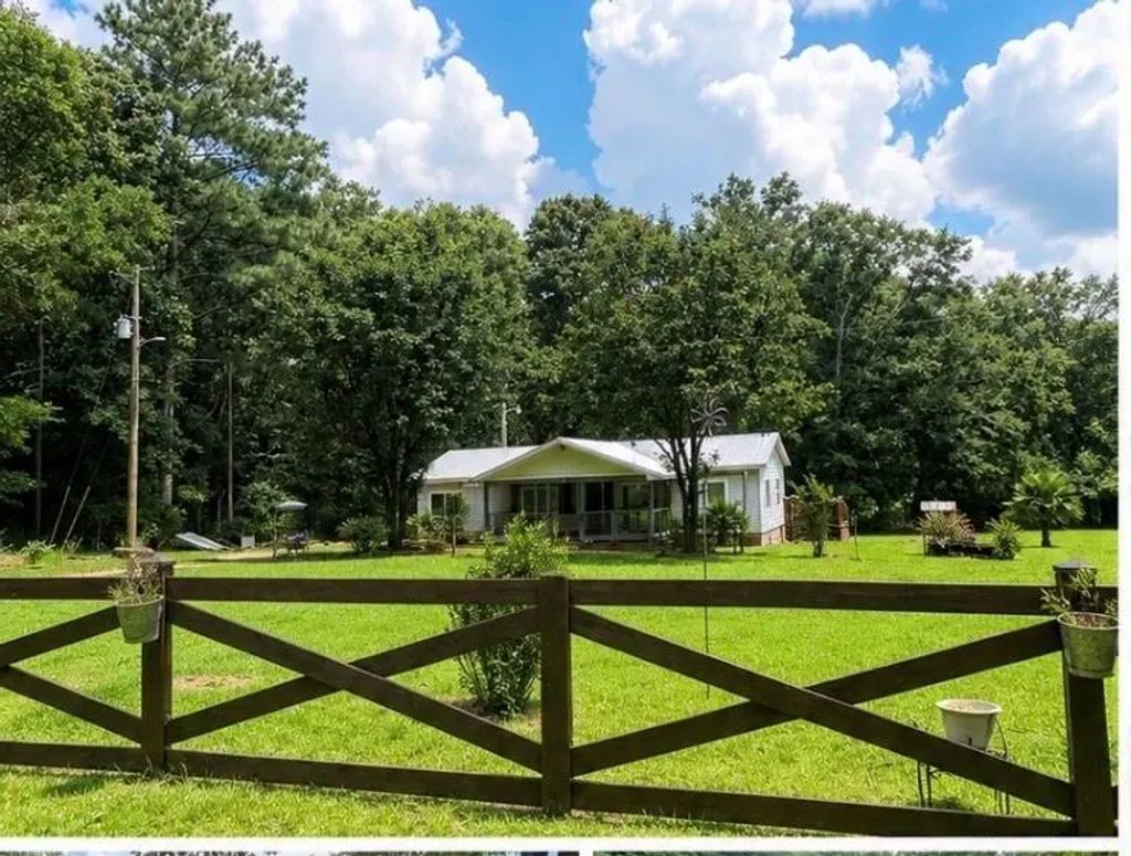 46 Whitsel Hollow, Comer