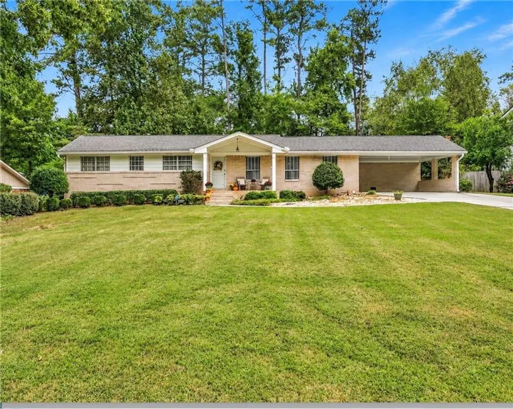 2338 Kings Point Drive, Dunwoody