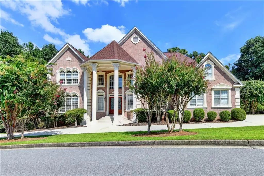 8280 Sentinae Chase Drive, Roswell