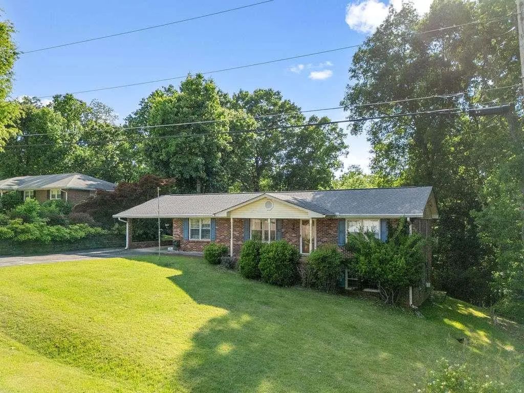 8 Montre Circle, Silver Creek