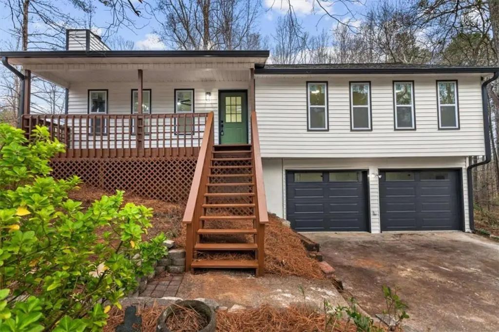 41 Bakers Bridge Circle, Douglasville