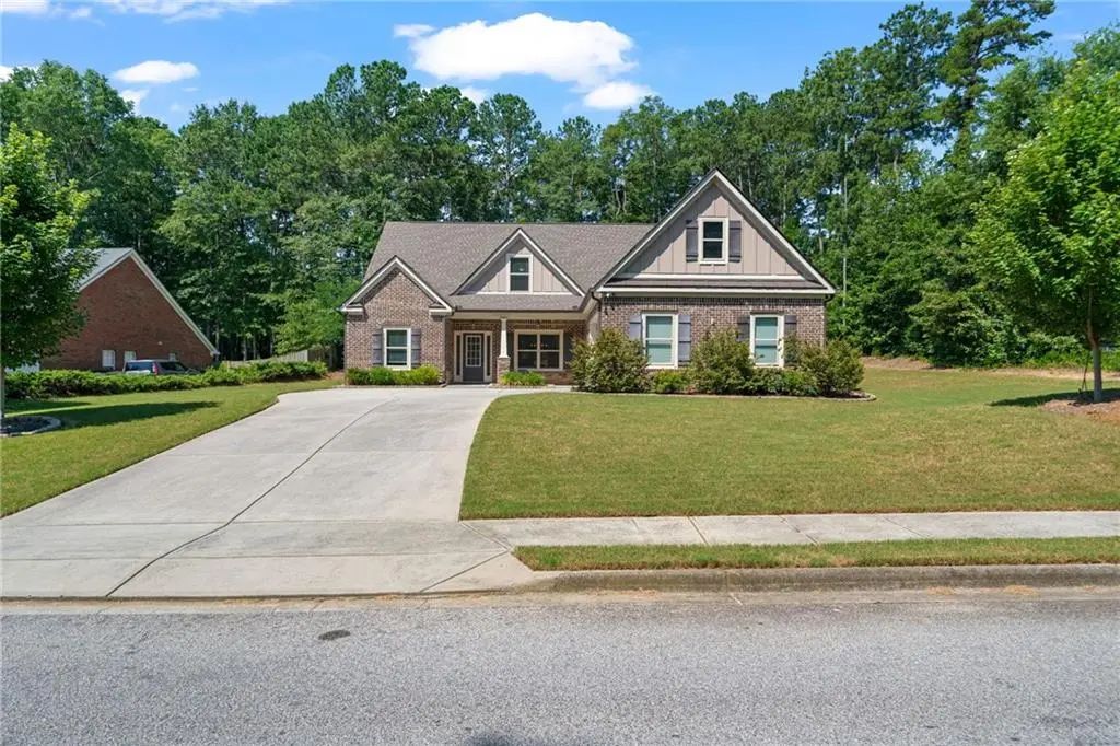 902 Edgewater Drive, Loganville