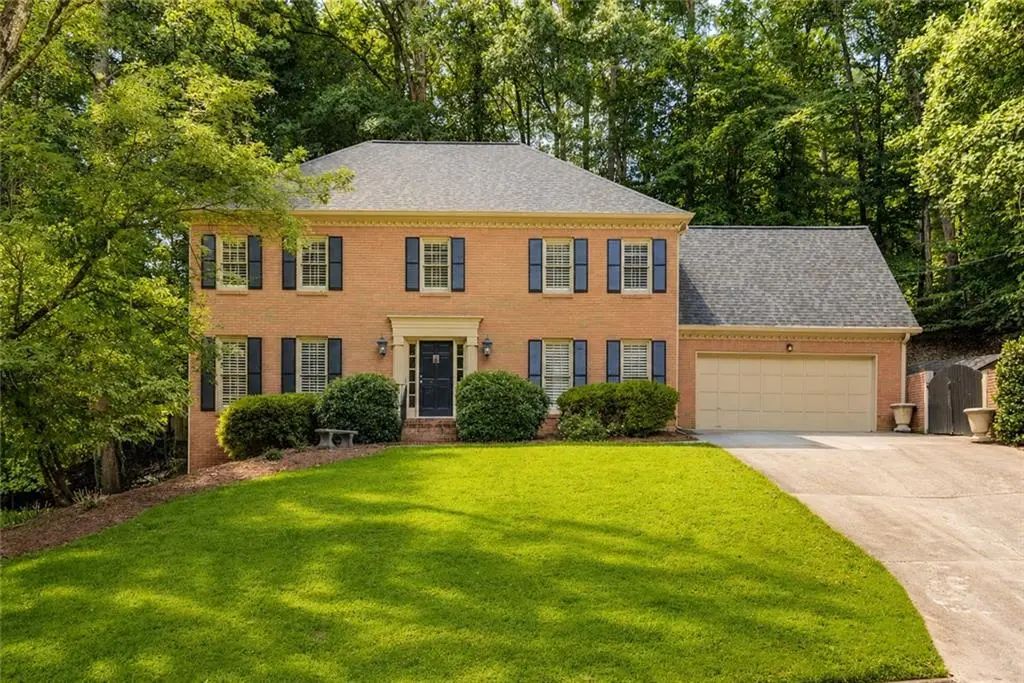 9620 River Lake Drive, Roswell