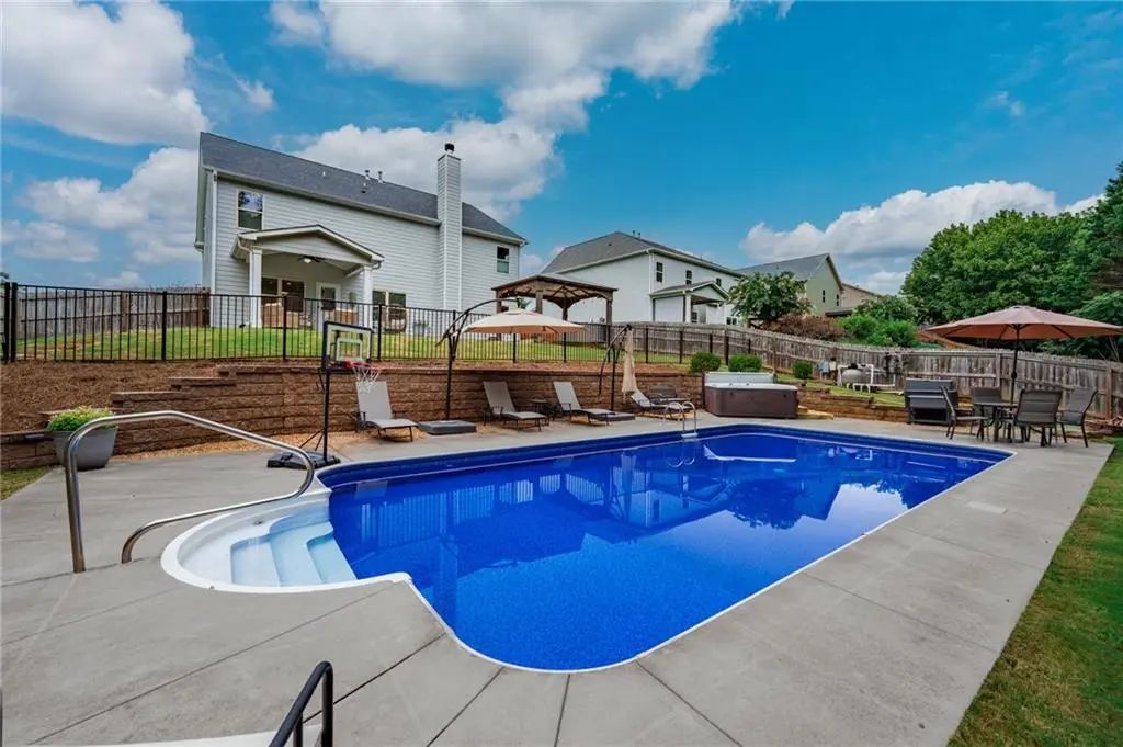 135 Cherokee Reserve Circle, Canton