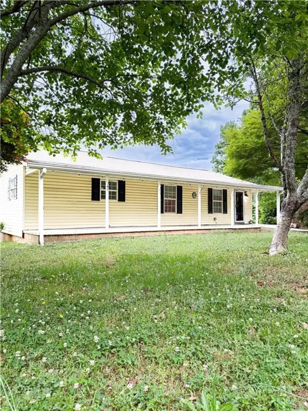7072 Cantrell Road, Douglasville