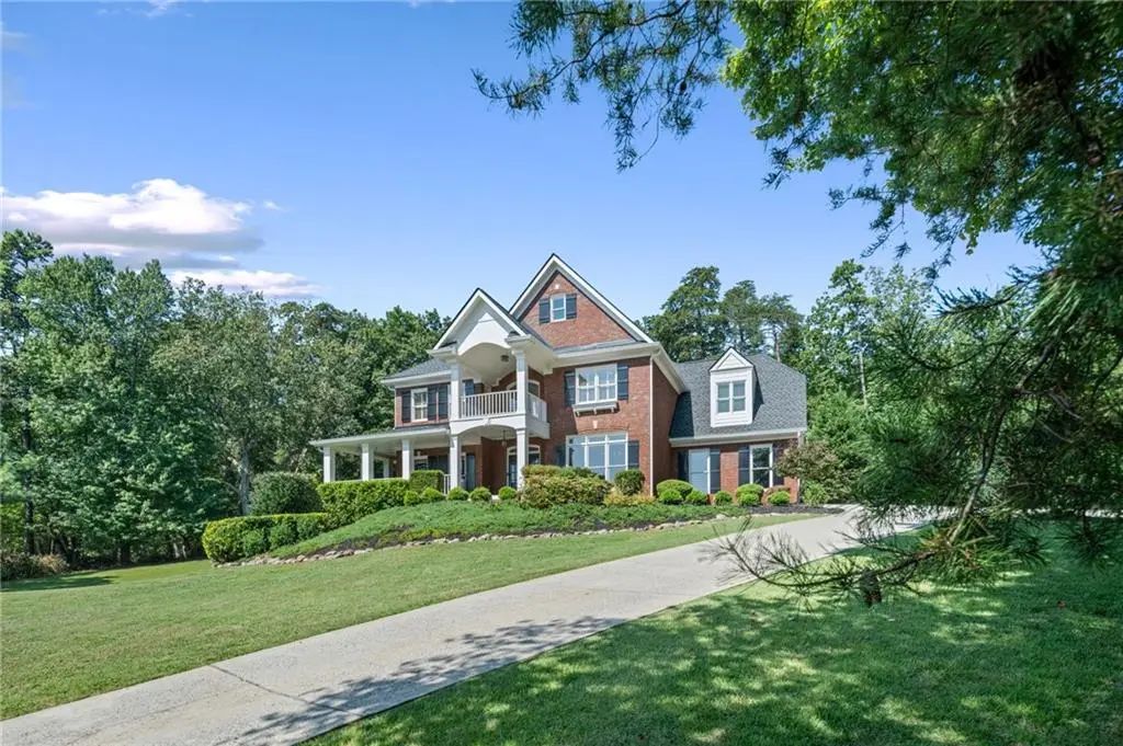 1990 Sawnee Court, Cumming