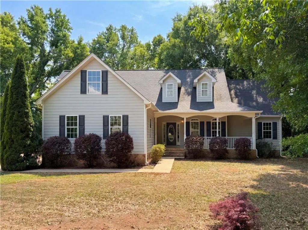 141 Lake Chase Drive S, Griffin