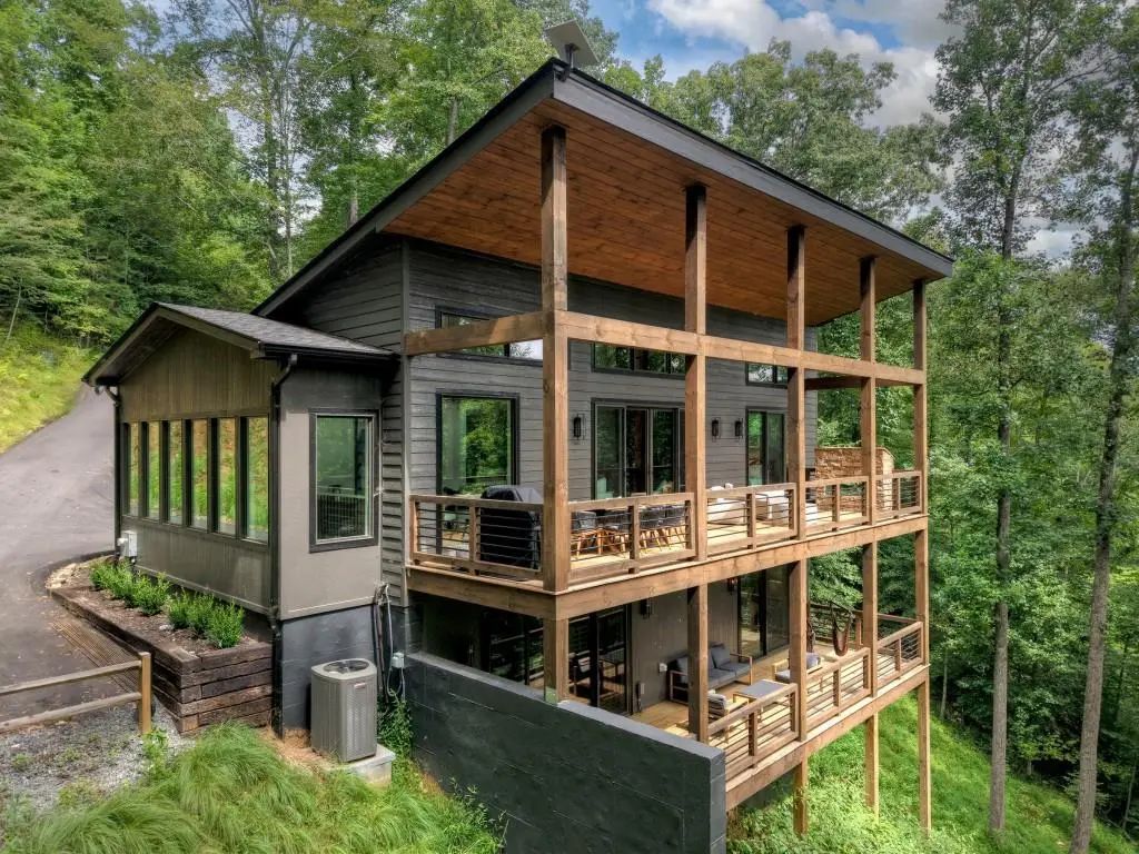 271 Toccoa Preserve Court, Blue Ridge