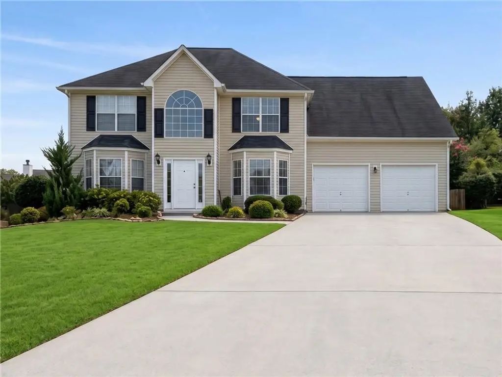 412 Lake Front Court, Stockbridge