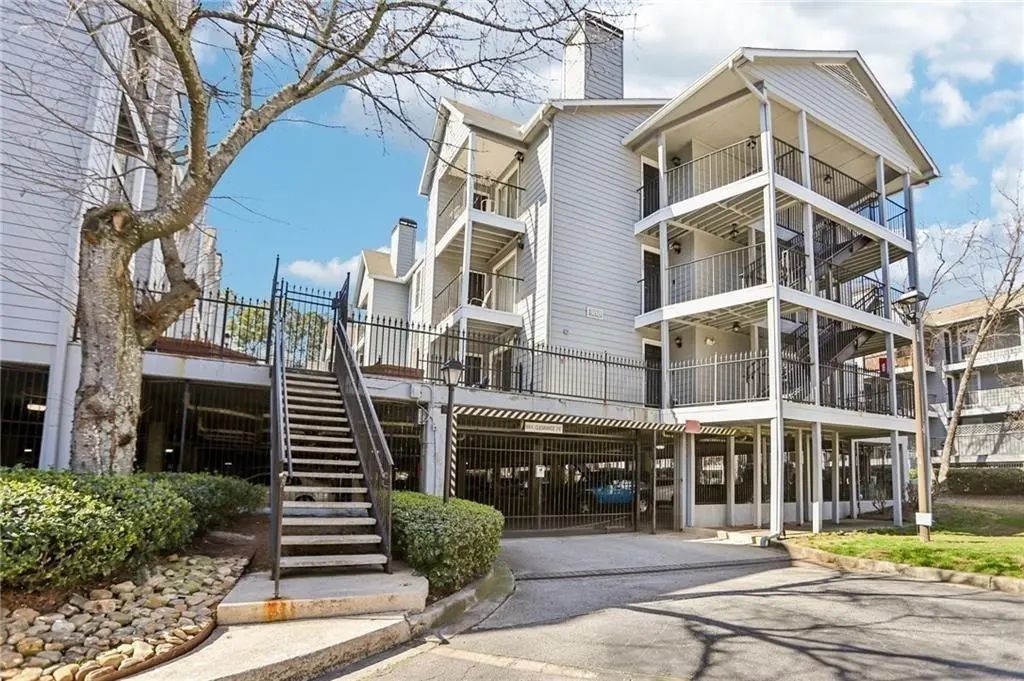 324 Granville Court, Sandy Springs