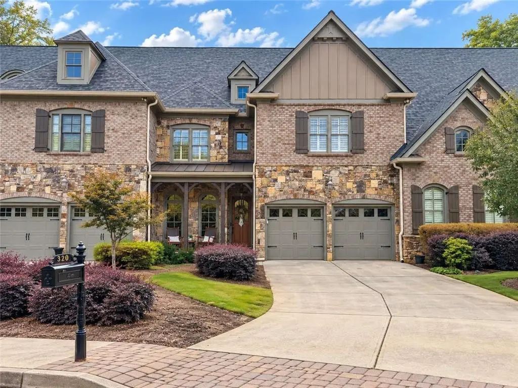 320 Wisteria Circle, Roswell